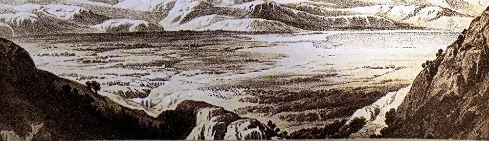 Getönte Zeichnung: Blick von einer felsigen Anhöhe über eine weite, zerklüftete Ebene mit hellen Hügelketten bis zu Bergen am Horizont.