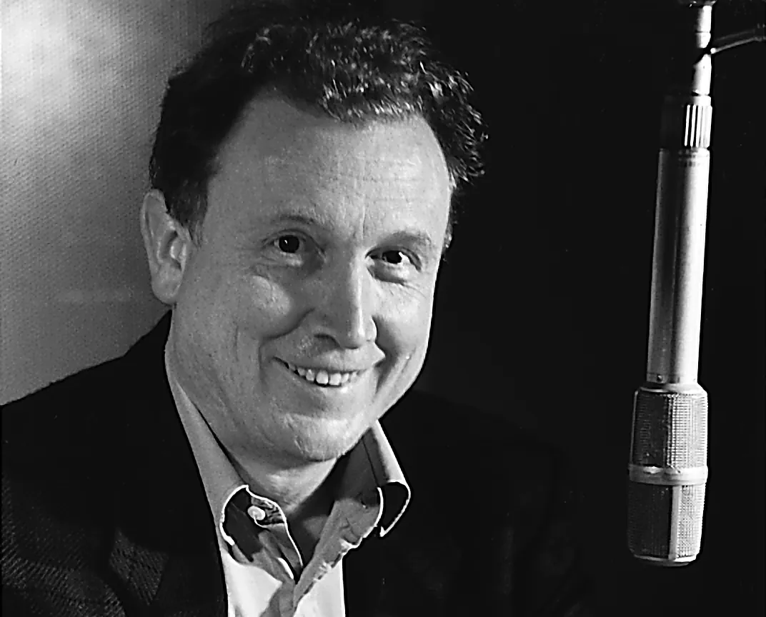 Jörg Schumacher am Mikrofon, Schwarzweißfoto